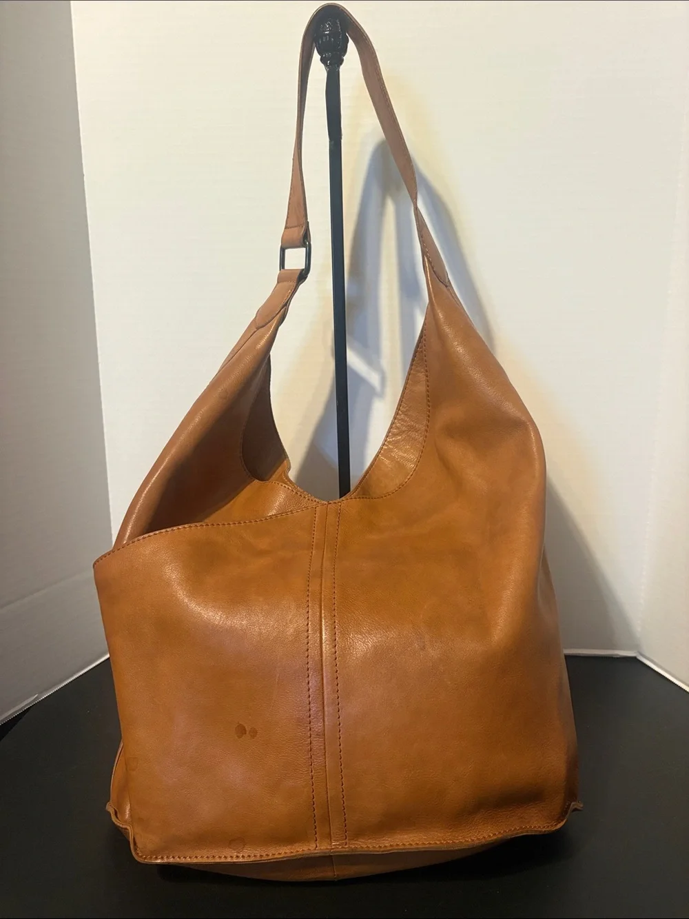 Everyday Leather Hobo Bag - Cognac